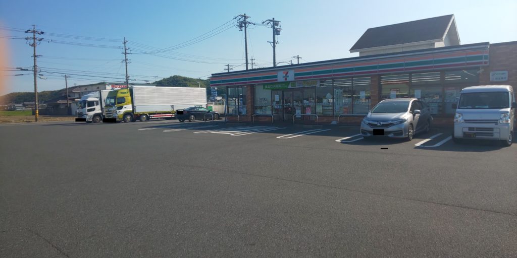 車中泊 車中泊でコンビニ駐車場はあり 成功例と失敗例からコツを紹介